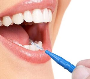 Care sunt cele mai eficiente dispozitive pentru îndepărtarea plăcii dentare?